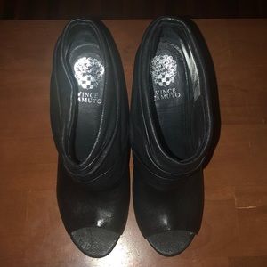 Trendy black leather dress shoes